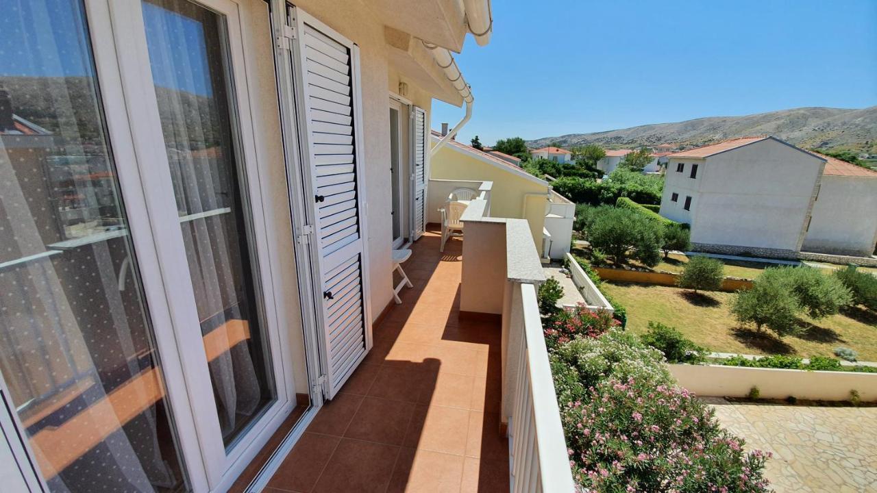 Apartments Miki Pag Town Exterior photo
